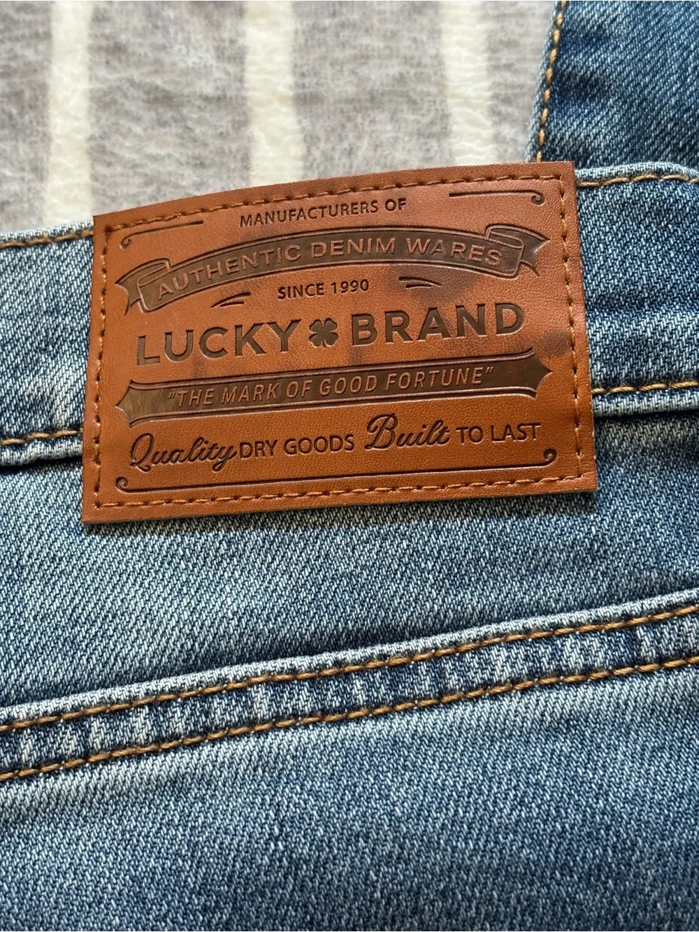 Lucky Brand Jeans, Vintage Straight, 30x32, W30, L32, Medium Blue Wash Denim